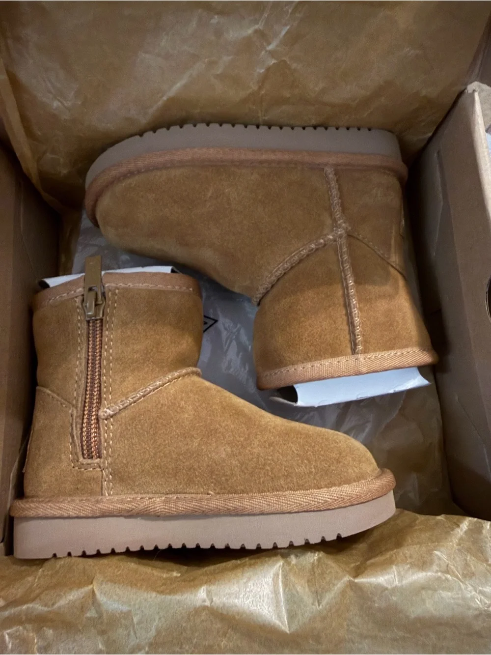 T mini Koolaburra by UGG Chestnut Suede Ankle Boots with Side Zip Brand New
